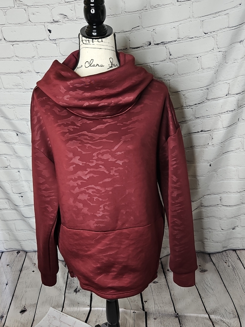 Fabletics Maroon Camo Print Cowl Neck Hoodie Womens Sweatshirt Scuba Size Large